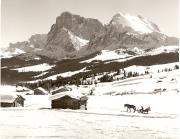 Almhütte Seiser Alm (Positivo) di Foto Fuchs-Hauffen, Überlingen (1960/01/01 - 1989/12/31)