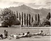 Badegäste in/bei Schwimmbad (Positivo) di Foto Fuchs-Hauffen, Überlingen (1950/01/01 - 1969/12/31)