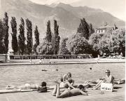 Badegäste in/bei Schwimmbad (Positivo) di Foto Fuchs-Hauffen, Überlingen (1950/01/01 - 1969/12/31)