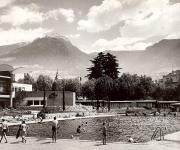 Badegäste in/bei Schwimmbad (Positivo) di Foto Fuchs-Hauffen, Überlingen (1950/01/01 - 1969/12/31)