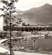 Badegäste in/bei Schwimmbad (Positivo) di Foto Fuchs-Hauffen, Überlingen (1950/01/01 - 1969/12/31)