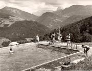 Badegäste in/bei Schwimmbad (Positivo) di Foto Fuchs-Hauffen, Überlingen (1950/01/01 - 1969/12/31)