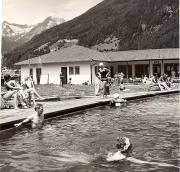 Badegäste in/bei Schwimmbad (Positivo) di Foto Fuchs-Hauffen, Überlingen (1950/01/01 - 1969/12/31)