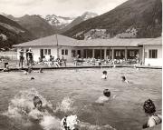 Badegäste in/bei Schwimmbad (Positivo) di Foto Fuchs-Hauffen, Überlingen (1950/01/01 - 1969/12/31)