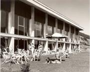Badegäste in/bei Schwimmbad (Positivo) di Foto Fuchs-Hauffen, Überlingen (1950/01/01 - 1969/12/31)
