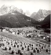 Heuernte (Grasernte) (Positivo) di Foto Socher, Bozen (1950/01/01 - 1969/12/31)