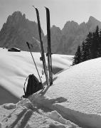 Wintersport, Skispuren im Schnee (Positivo) di Foto Müller-Brunke, Grassau (D) (1950/01/01 - 1979/12/31)