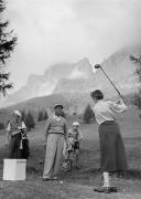 Golfplatz Karerpass (Positivo) di Foto E. Pedrotti, Bozen (1930/01/01 - 1969/12/31)