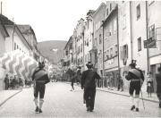 Umzug Trachten Bruneck (Positivo) di Foto Pedrotti, Bozen (1950/01/01 - 1969/12/31)