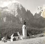 Kirche Corvara Colfuschg Pfarrkirche St. Vigil (Positivo) di Foto Heimhuber, Sonthofen (1950/01/01 - 1979/12/31)