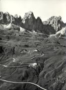Straße: Grödnerjochstraße (Positivo) di Foto Edizioni Ghedina (1950/01/01 - 1969/12/31)