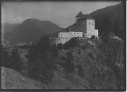 Schloß Reifenstein (Freienfeld) (Positivo) di Foto Fränzl (1920/01/01 - 1939/12/31)