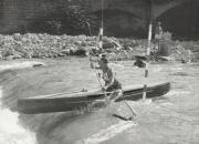 Wassersport: Kanufahren (Passer) (Positivo) di Foto News Blitz, Milano-Roma (1950/01/01 - 1969/12/31)