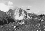 croce sulla vetta di un monte (Positivo) di Foto Erlacher, St.Vigil/Enneberg (1930/01/01 - 1969/12/31)