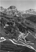 Straße: Grödnerjochstraße (Positivo) di Foto Edizioni Ghedina (1950/01/01 - 1969/12/31)