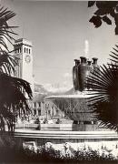 Brunnen in Bozen Froschbrunnen Bahnhofsplatz (Positivo) di Foto Sandro Saltuari, Bozen (1950/01/01 - 1969/12/31)