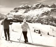 Skifahrer (Positivo) di Foto Elisabeth Fuchs-Hauffen, Überlingen/Bodensee (1960/01/01 - 1989/12/31)