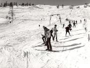 Skifahrer (Positivo) di Foto Tappeiner, Meran (1960/01/01 - 1989/12/31)