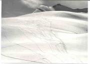 Wintersport, Skispuren im Schnee (Positivo) di Foto Edizioni Ghedina (1960/01/01 - 1979/12/31)