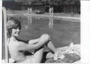 Badegäste in/bei Schwimmbad (Positivo) di Foto Dr. Frass, Bozen (1960/01/01 - 1979/12/31)