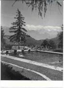 Badegäste in/bei Schwimmbad (Positivo) di Foto Dr. Frass, Bozen (1950/01/01 - 1979/12/31)