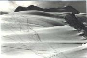 Wintersport, Skispuren im Schnee (Positivo) di Foto Edizioni Ghedina (1960/01/01 - 1979/12/31)