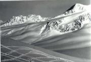 Wintersport, Skispuren im Schnee (Positivo) di Foto Edizioni Ghedina (1950/01/01 - 1979/12/31)
