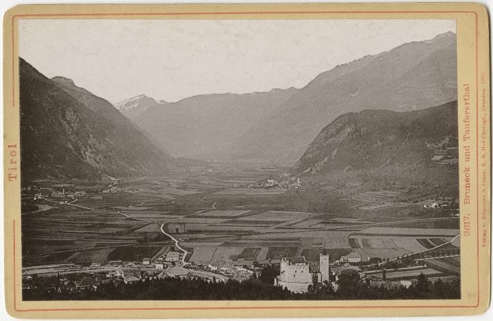 Panoramablick von Bruneck gegen das Tauferer Tal