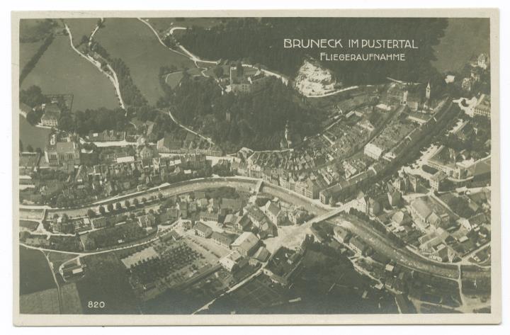 Flugaufnahme von Bruneck an der Rienz im Pustertal