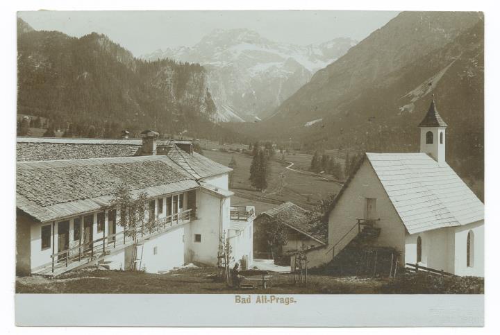 Ansicht von Bad Altprags mit der Hohen Gaisl im Hintergrund
