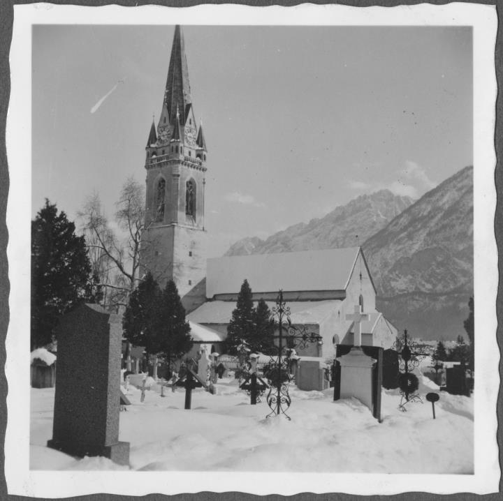 Chiesa parrocchiale di S. Andrea col cimitero in inverno, Lienz