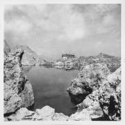 Dolomiti di Lienz: rifugio Karlsbaderhütte con il lago Laserzsee