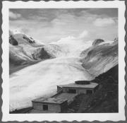 Pasterze von Südosten, mit Kaiser-Franz-Josefs-Höhe und Glocknerhaus, in Bildmitte der Johannisberg