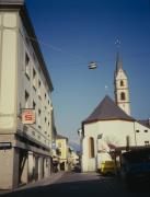 Lienz - vista nel vicolo Muchargasse con la Chiesa St. Marien (monastero francescano)