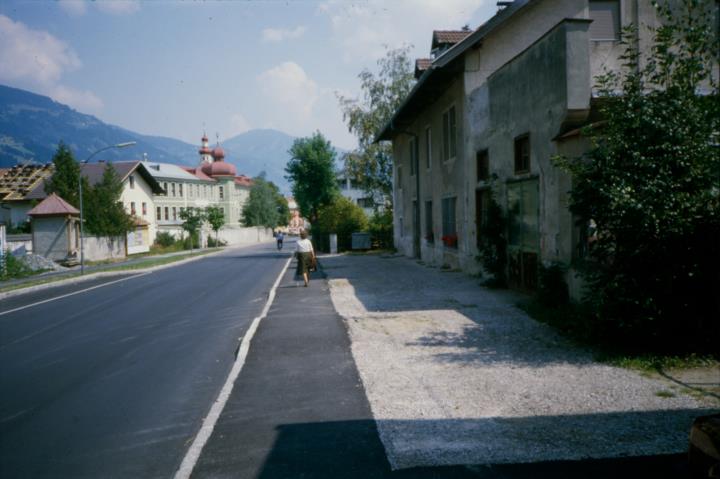 Lienz - vista dalla strada Schlossgasse sul Convento delle Suore Domenicane