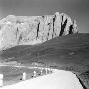 Sellagruppe mit Sellatürme von der Großen Dolomitenstraße aus