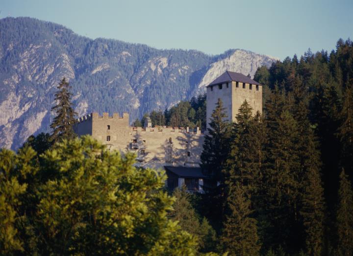 Iselkai mit Blick auf Schloss Bruck