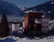 Alte Dias vom Zettersfeld: Abfahrten, Skifahrer, Gondel und Gondelhaus