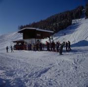 Hochsteinbahn, Schlepplift und Station, Skifahrer