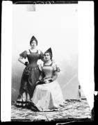 costume (Positivo) di Fotostudio Waldmüller (1896/01/01 - 1899/12/31)
