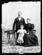 ritratto di gruppo (Positivo) di Fotostudio Waldmüller (1896/01/01 - 1899/12/31)