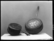 Ripresa di un oggetto. Due turiboli del Museo Civico di Bolzano