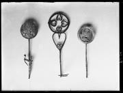 Ripresa di un oggetto. Tre sottopentola di metallo del Museo Civico di Bolzano