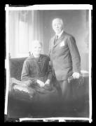 Ripresa in studio. Ritratto di gruppo di una donna e un uomo