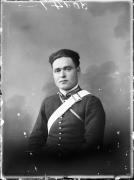 Ripresa in studio. Ritratto di un uomo in uniforma