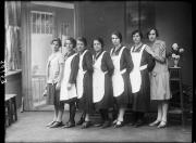 Ripresa in studio. Ritratto di gruppo di sette donne