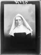 Ripresa in studio. Ritratto di una suora