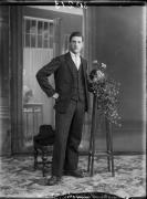 cappello (Positivo) di Fotostudio Waldmüller (1928/01/01 - 1929/12/31)