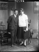 Ripresa in studio. Ritratto di gruppo di una donne e un uomo