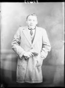 guanti (Positivo) di Fotostudio Waldmüller (1928/01/01 - 1929/12/31)